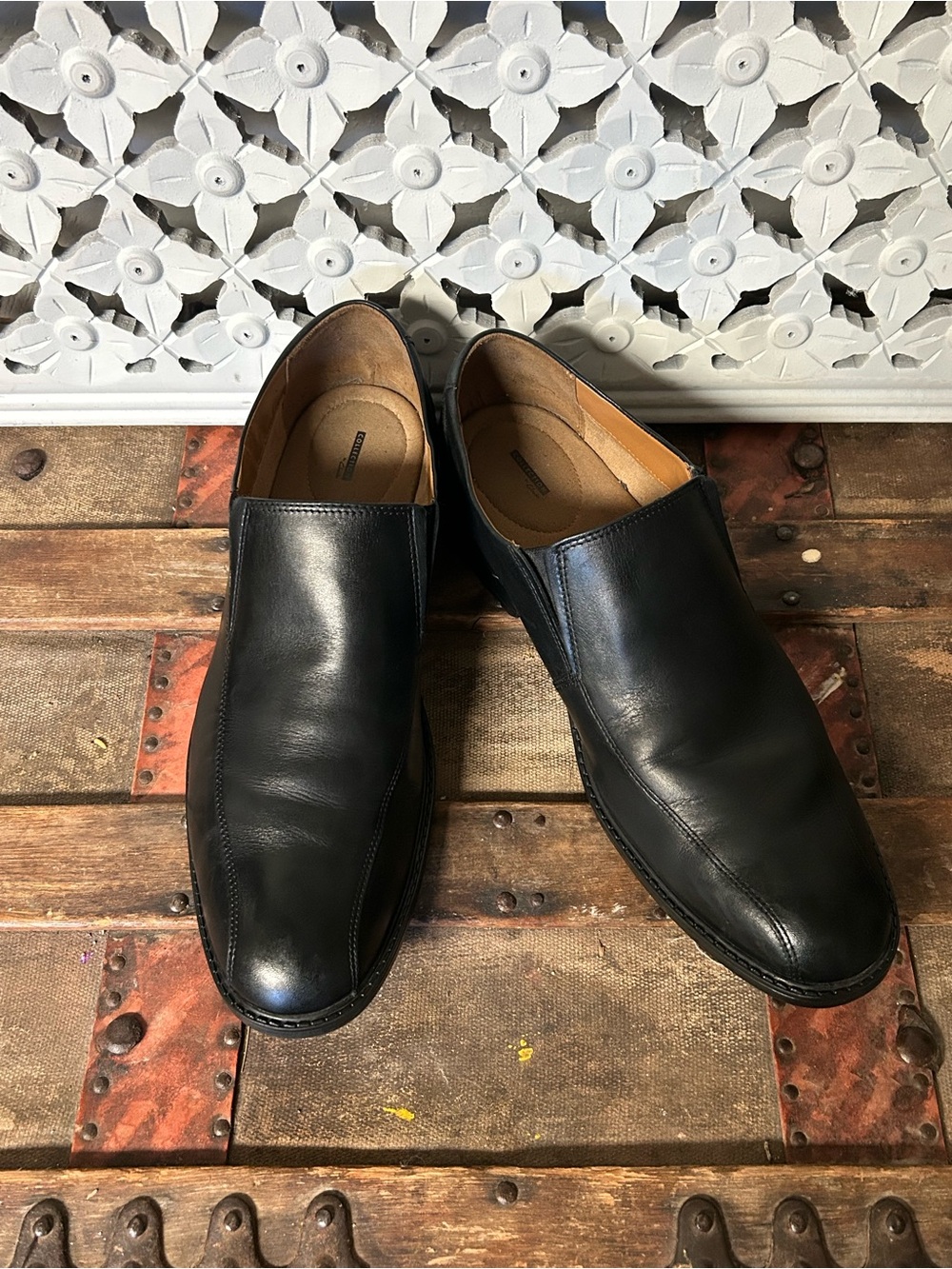 Clarks Men's Black Leather Slip-On Loafers